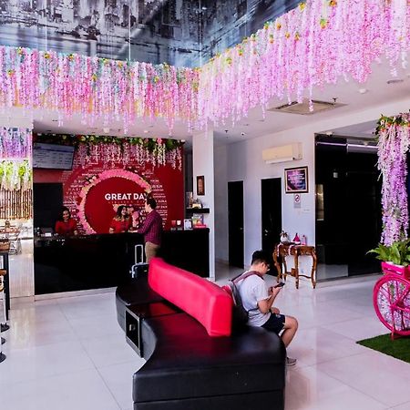 G Suites Hotel By Amithya スラバヤ エクステリア 写真