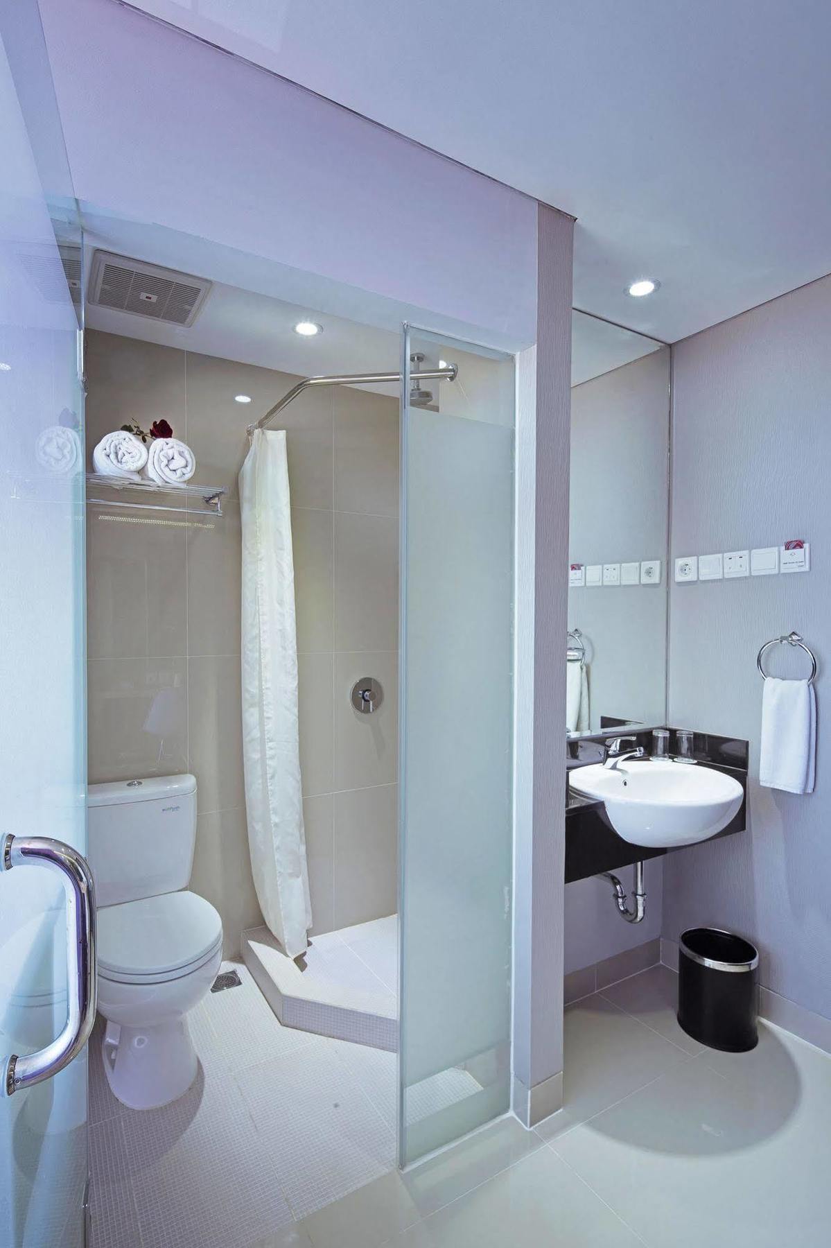 G Suites Hotel By Amithya スラバヤ エクステリア 写真